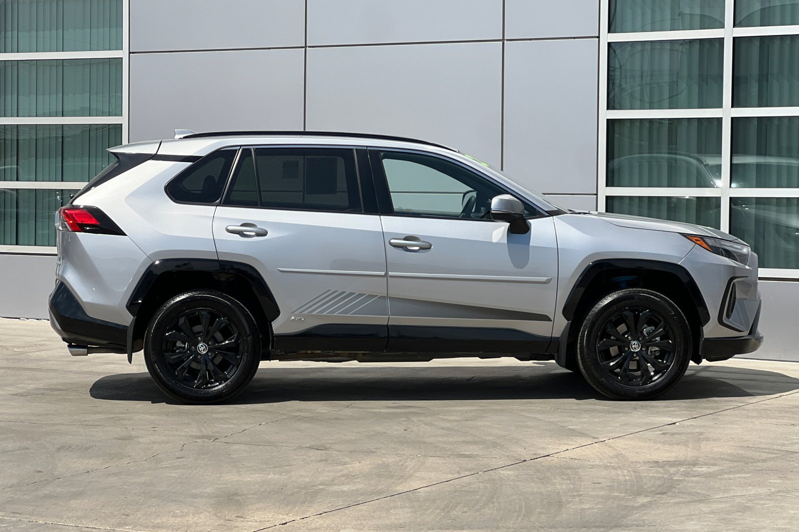 Certified 2022 Toyota RAV4 SE w/ Convenience Package AWD/4WD image 3