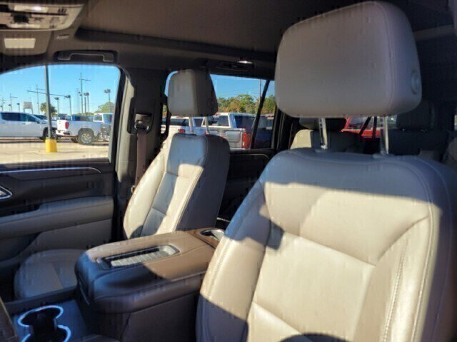 Used 2021 Chevrolet Suburban LT w/ LT Signature Package RWD image 22