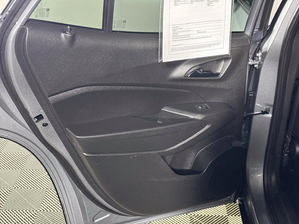 Used 2024 Chevrolet Trax RS w/ Sunroof Package FWD image 19