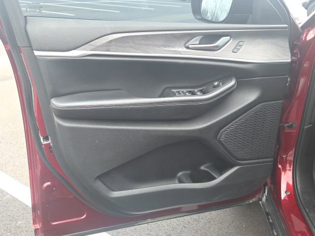 Used 2023 Jeep Grand Cherokee L Limited w/ Luxury Tech Group II image 27