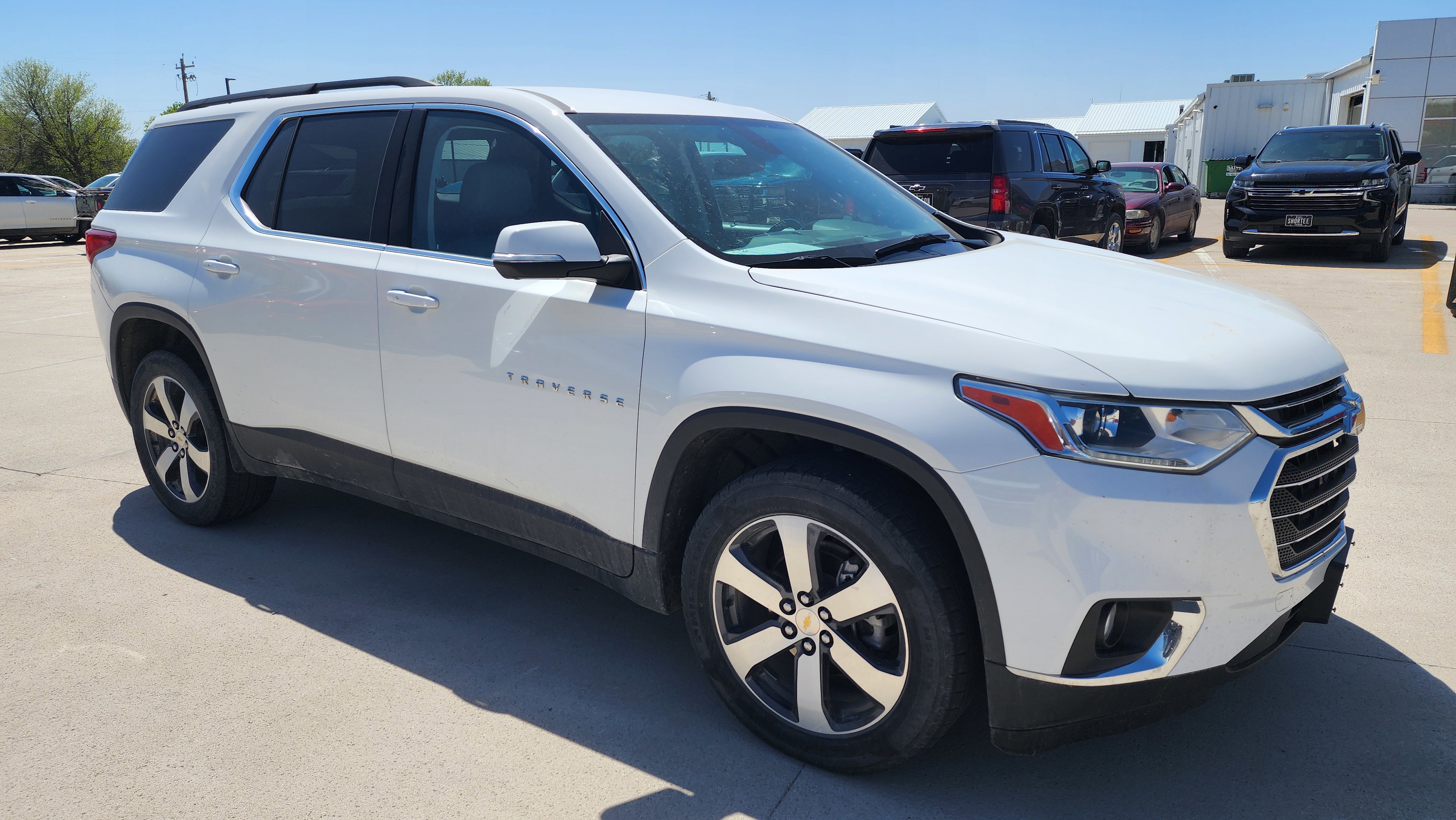 Certified 2021 Chevrolet Traverse LT w/ LT Premium Package AWD/4WD image 3