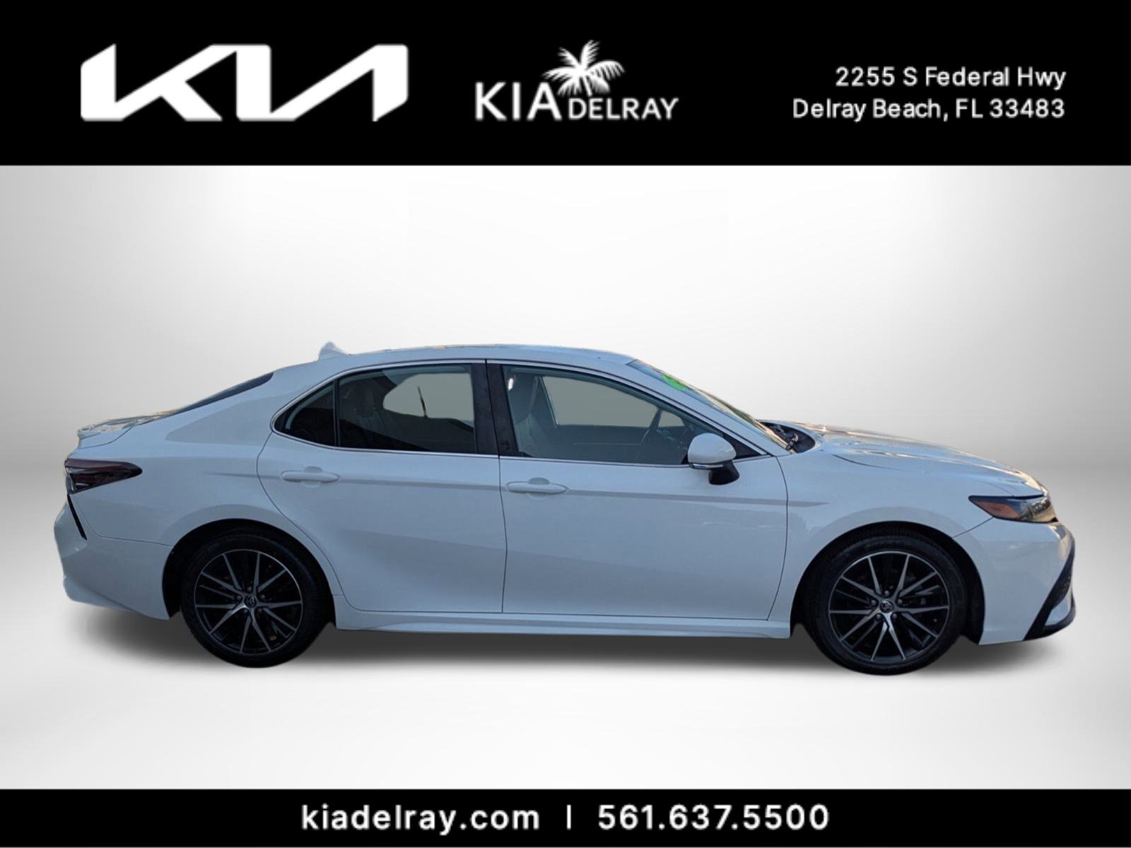 Used 2021 Toyota Camry SE image 3