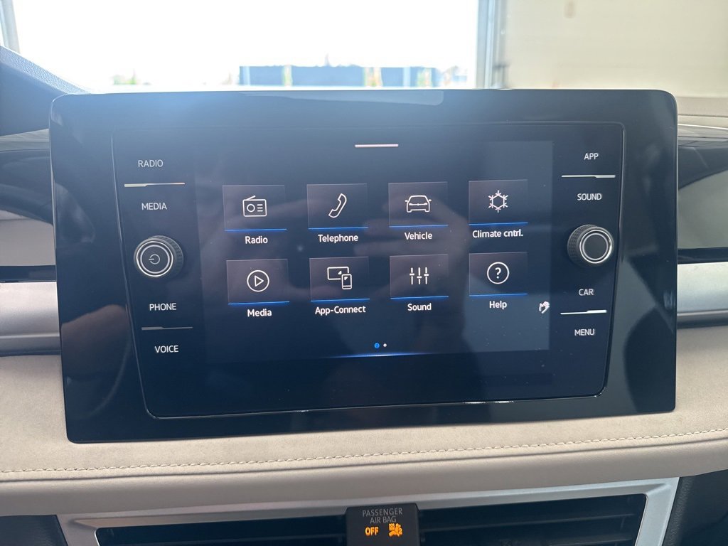 Certified 2025 Volkswagen Taos SE image 21