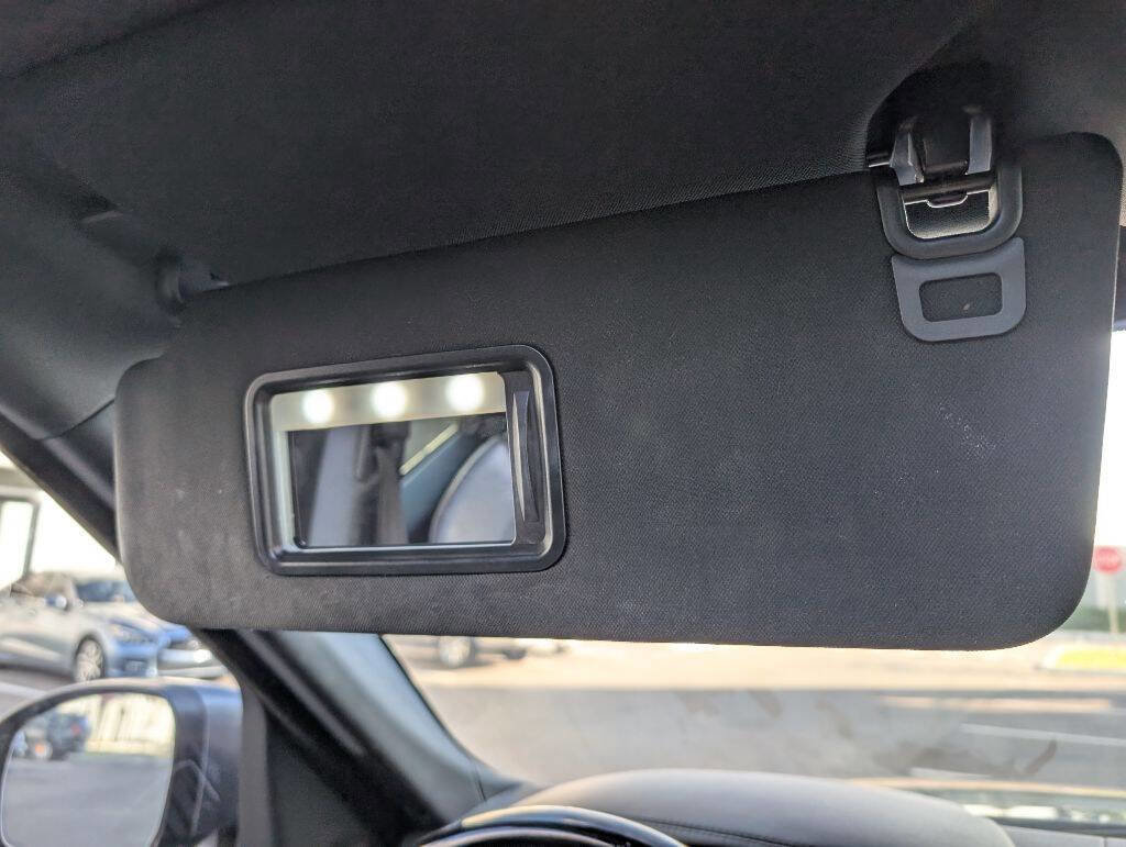 Used 2016 Land Rover Range Rover Sport HSE image 32