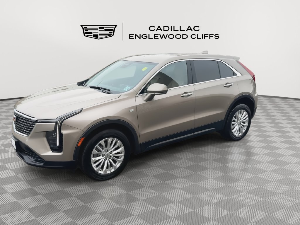 Certified 2024 Cadillac XT4 Luxury w/ Cold Weather Package FWD image 4