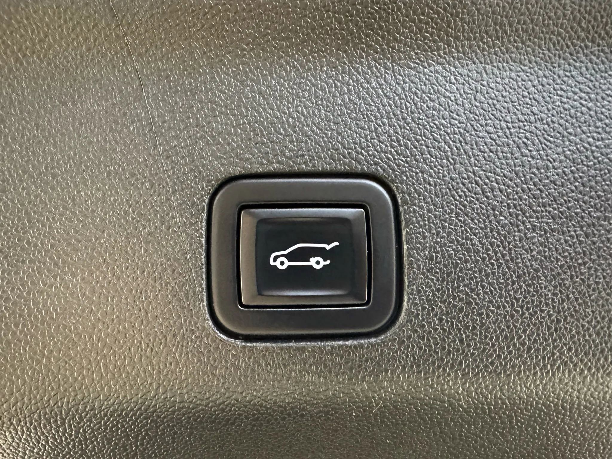 Used 2022 GMC Yukon AT4 image 30