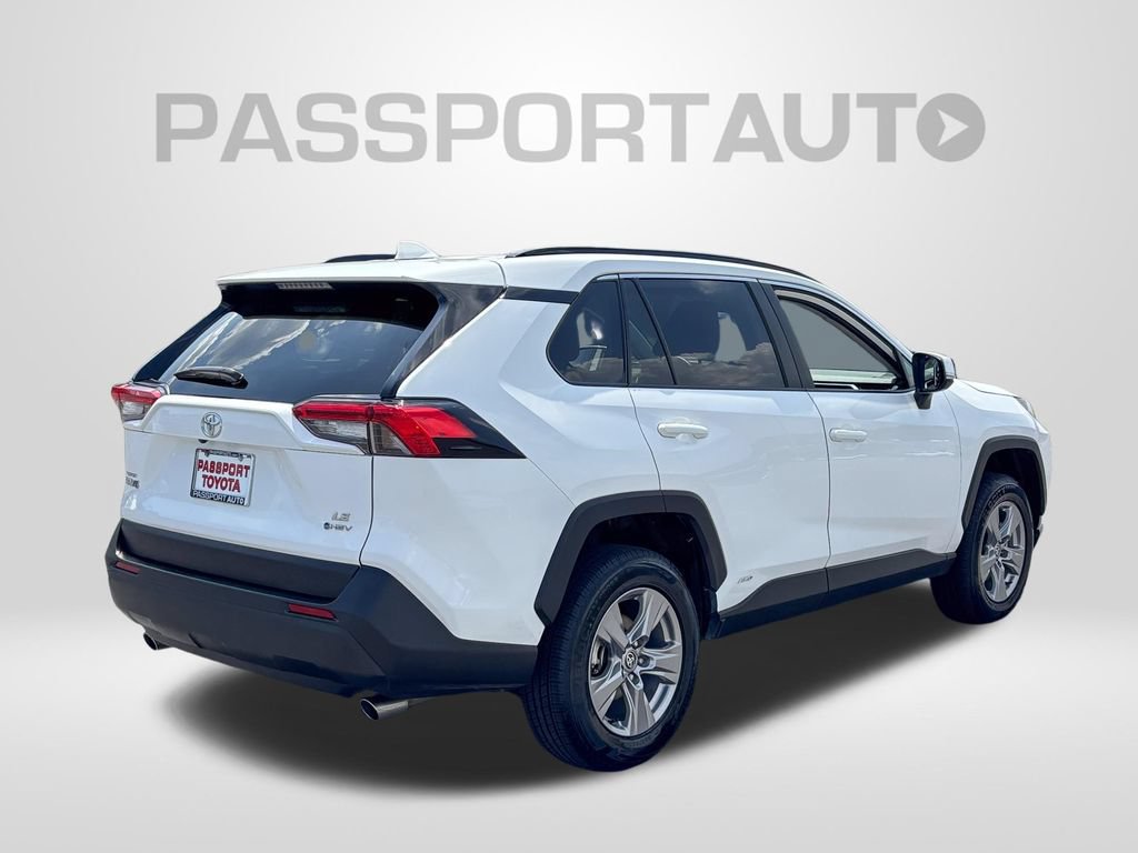 Used 2025 Toyota RAV4 LE AWD/4WD image 8