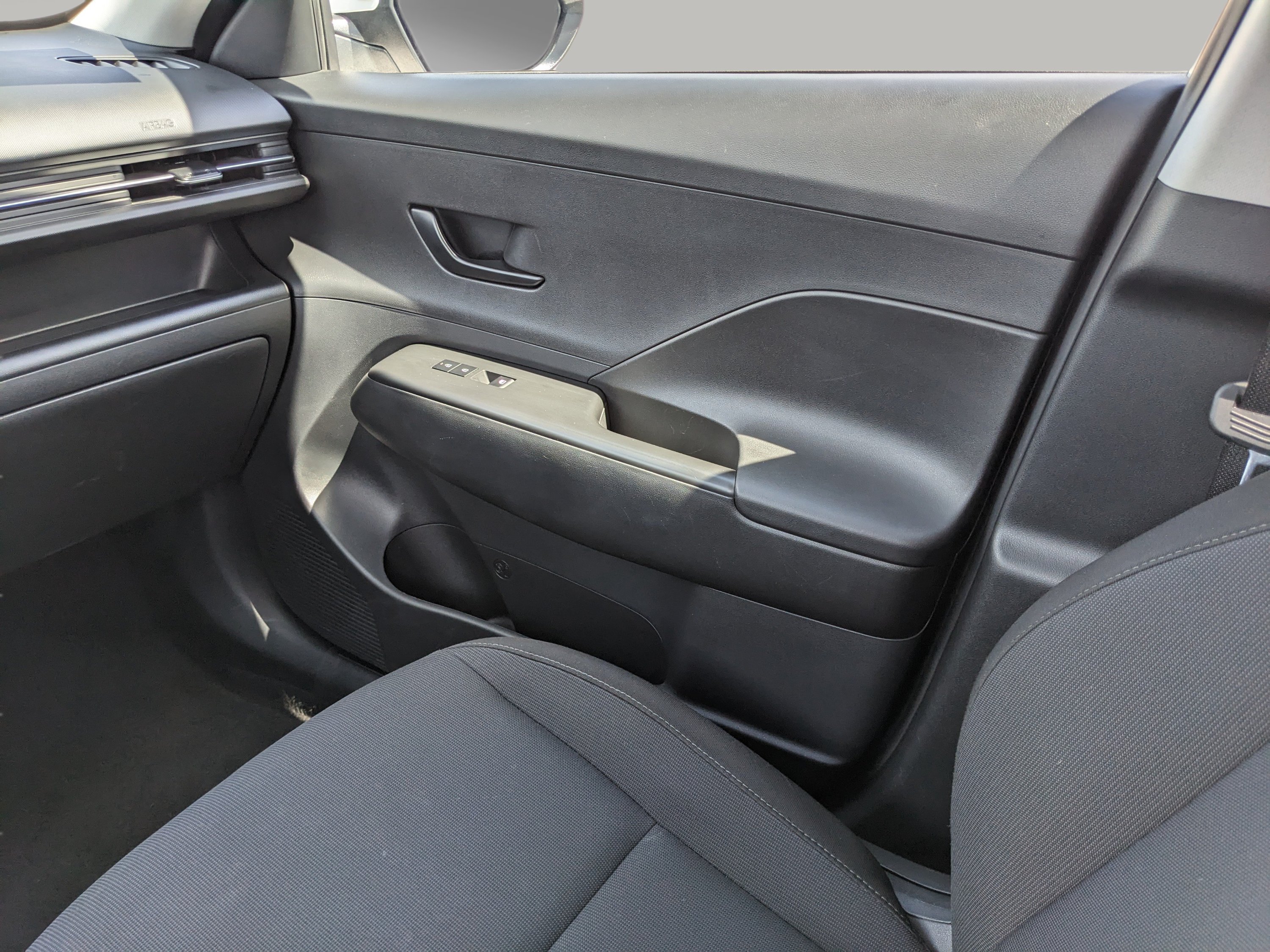 Used 2025 Hyundai Kona SEL FWD image 16
