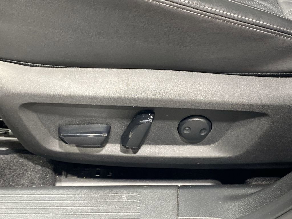 Used 2024 Nissan Rogue Platinum image 14