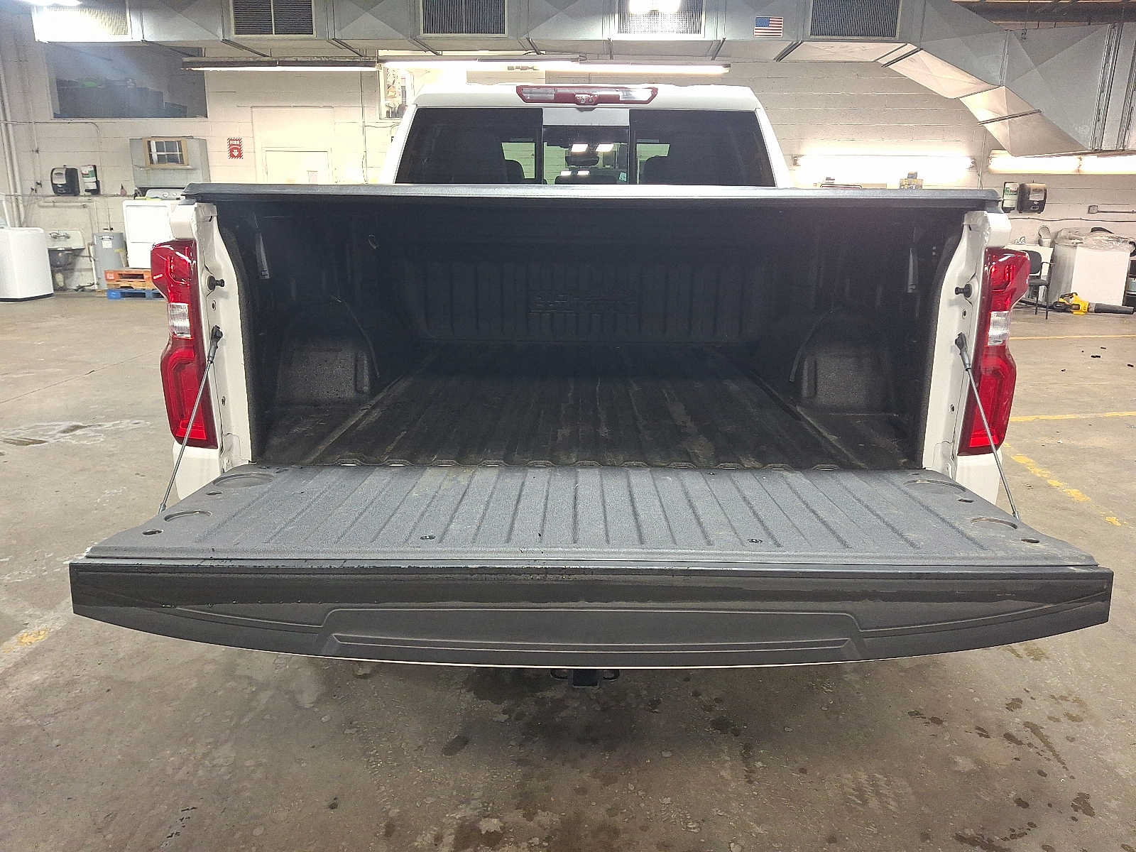 Used 2023 Chevrolet Silverado 1500 High Country w/ High Country Premium Package AWD/4WD image 28