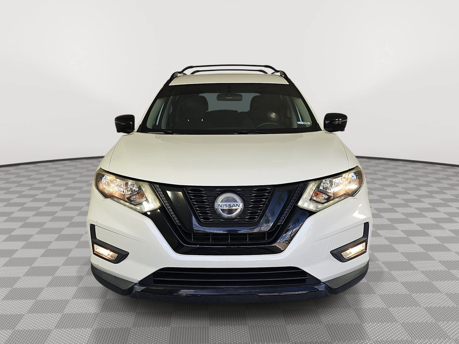 Used 2018 Nissan Rogue SV w/ Premium Package FWD image 3