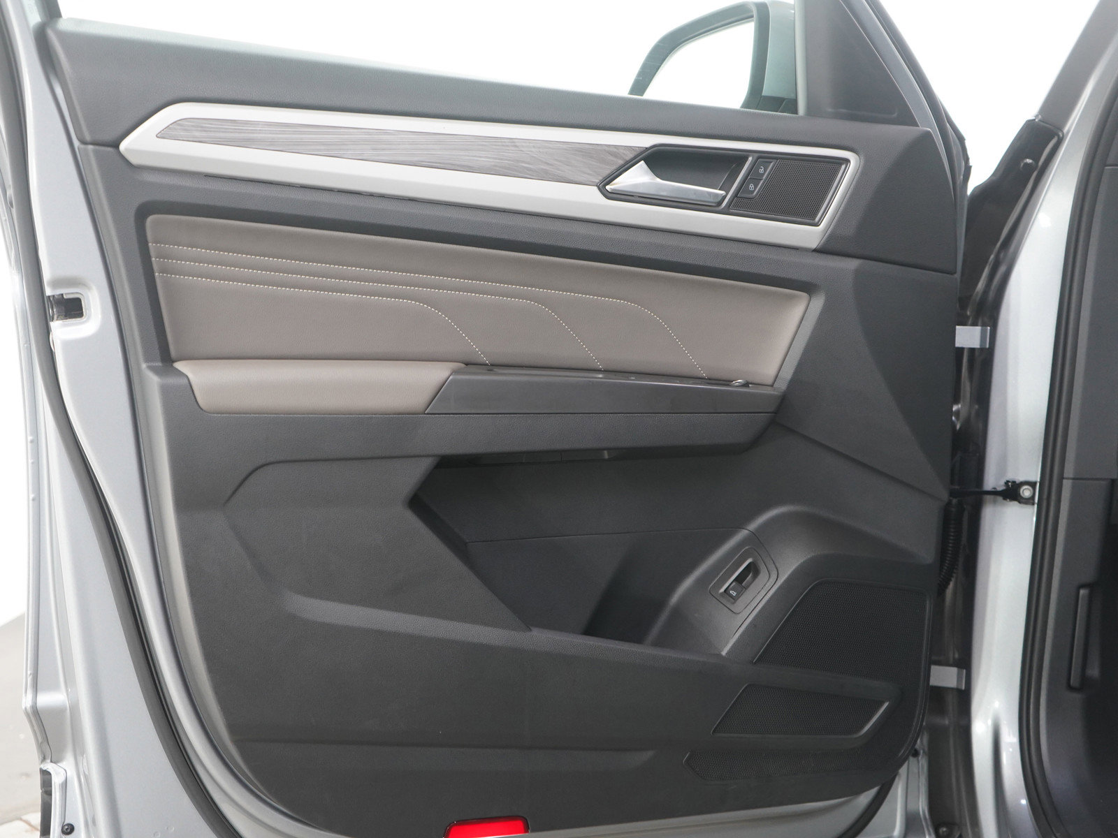 Used 2023 Volkswagen Atlas Cross Sport SE image 22