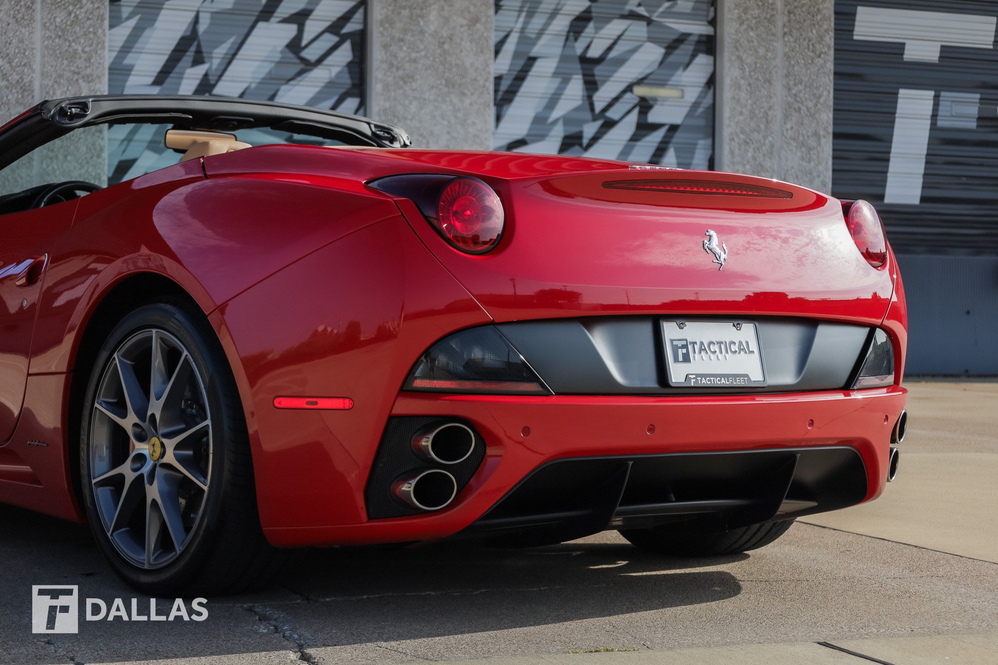 Used 2010 Ferrari California RWD image 12