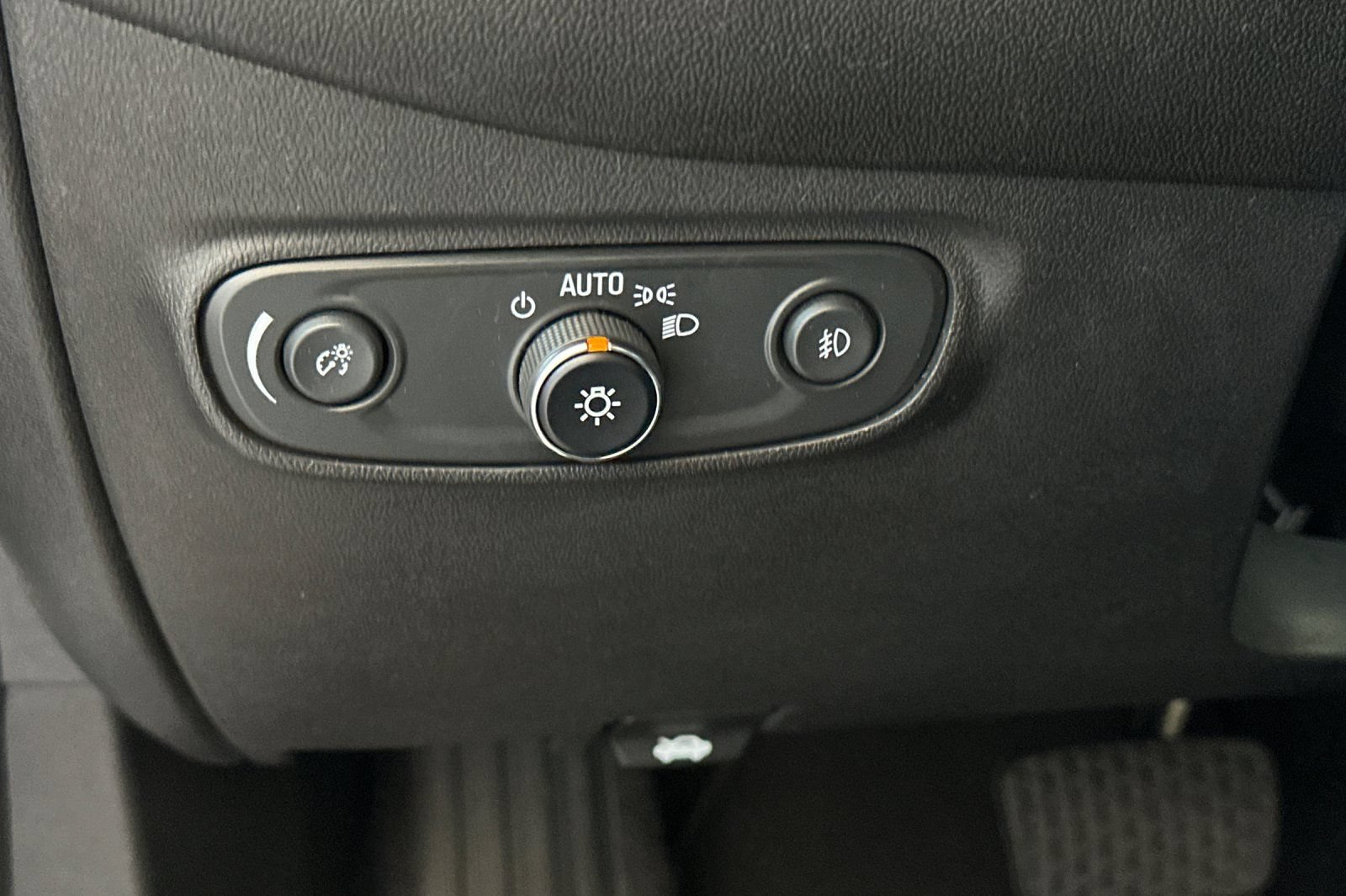 Used 2021 Chevrolet Equinox Premier FWD image 35