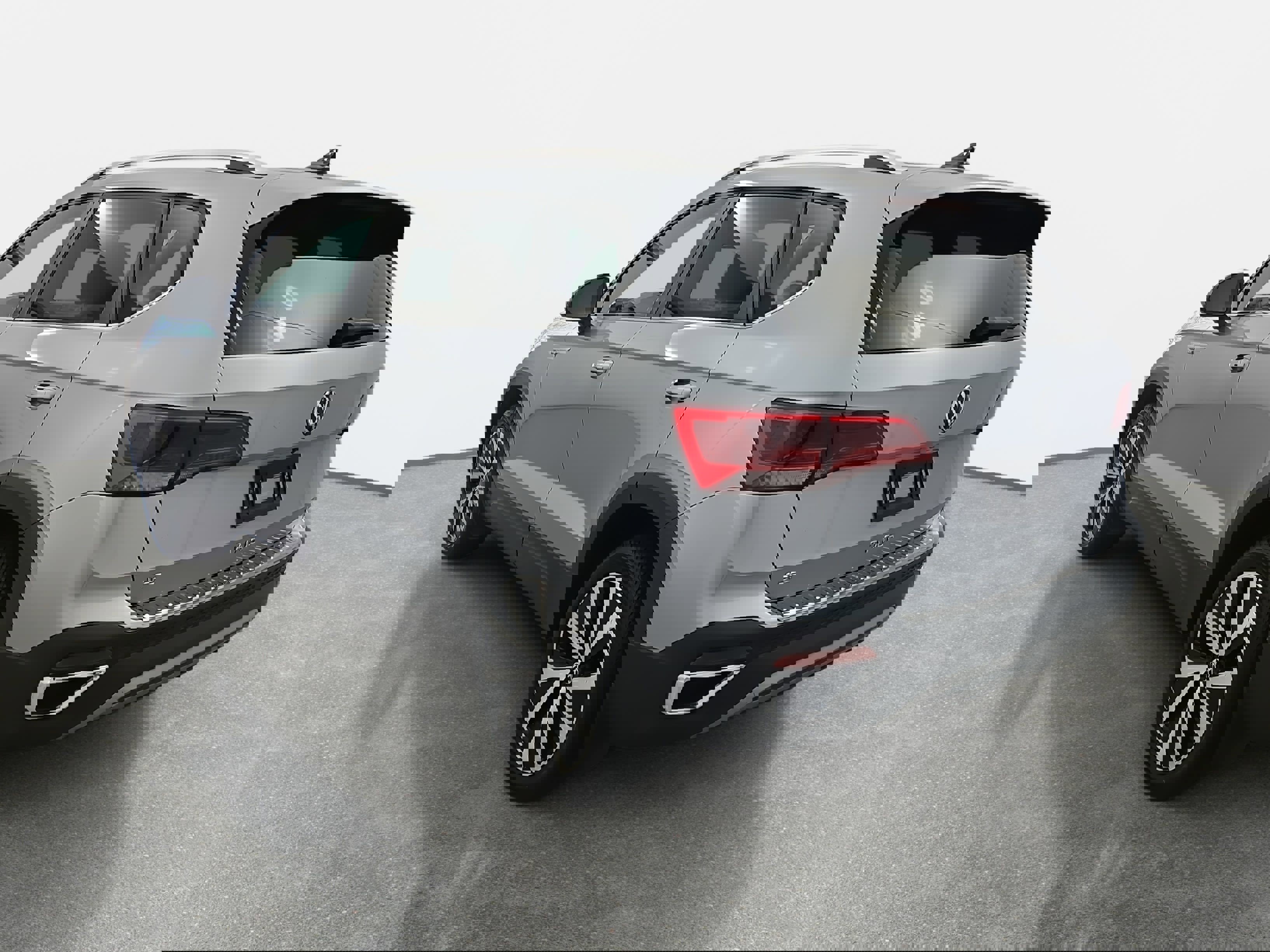 Certified 2022 Volkswagen Taos SE image 5