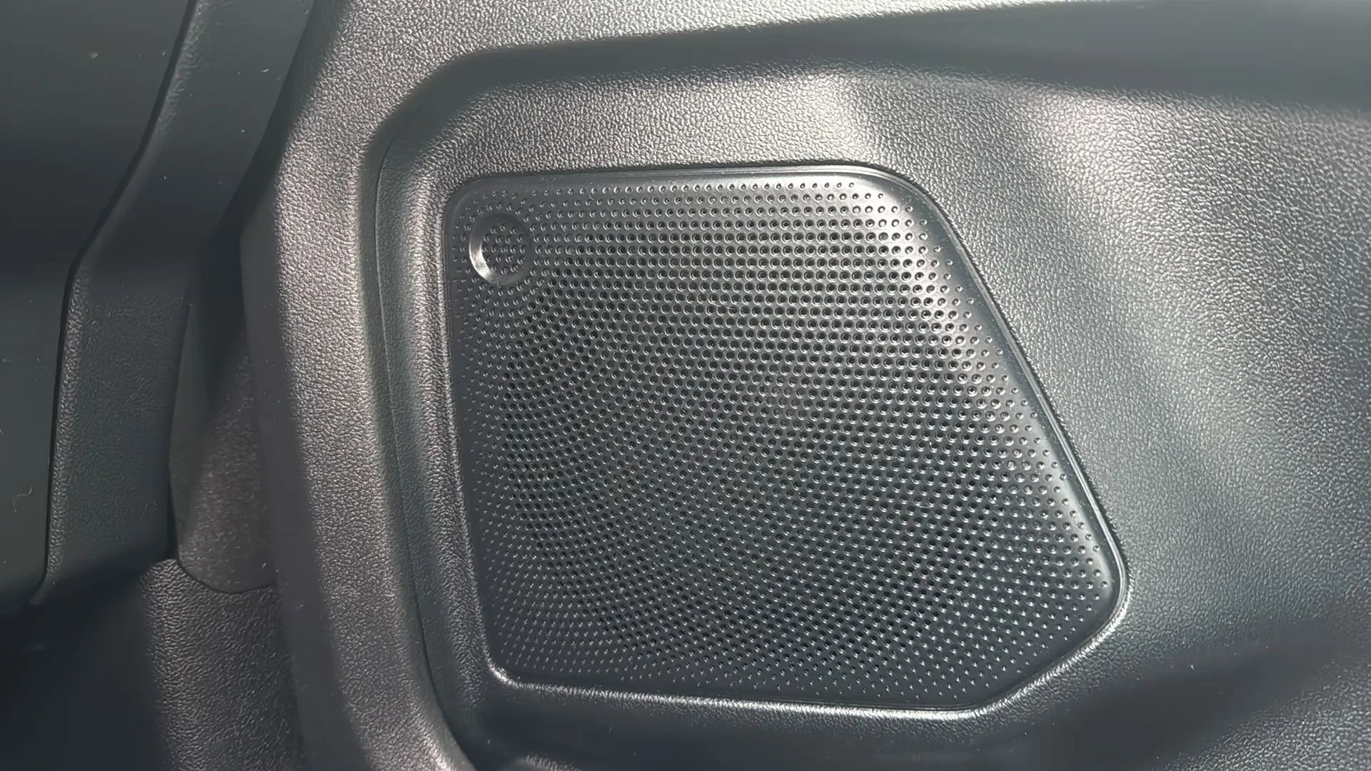 Used 2020 Ford Escape SE image 28