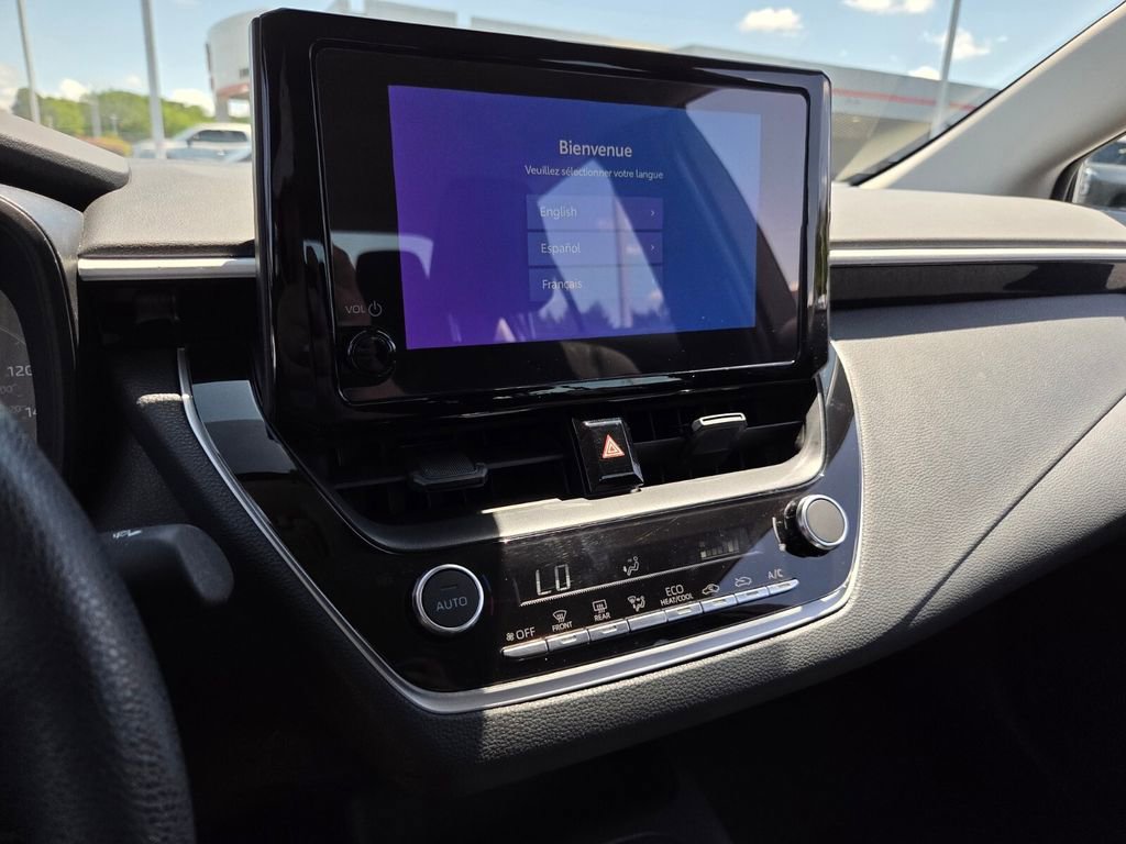Used 2025 Toyota Corolla LE FWD image 21