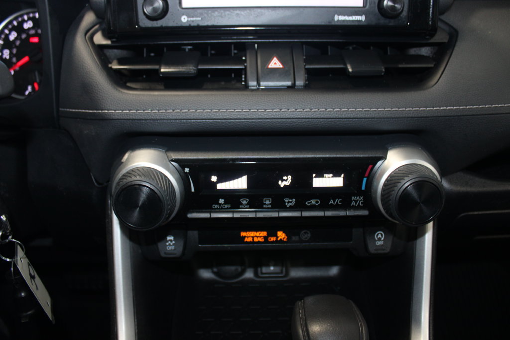 Used 2022 Toyota RAV4 LE AWD/4WD image 16