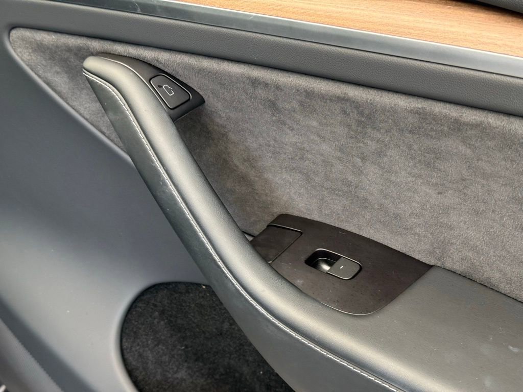 Used 2023 Tesla Model Y Long Range image 23