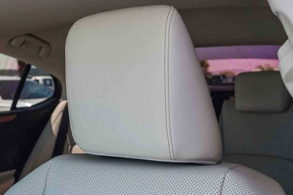 Used 2025 Lexus ES 300h w/ Premium Package FWD image 22