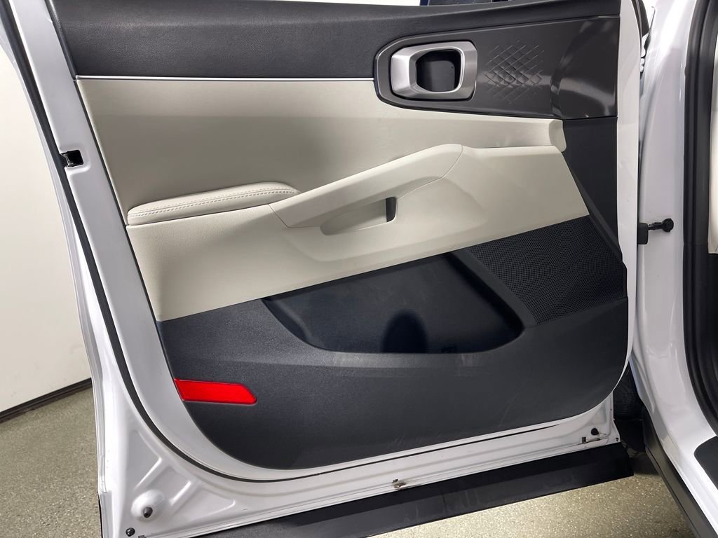 Used 2023 Kia Sorento S image 19