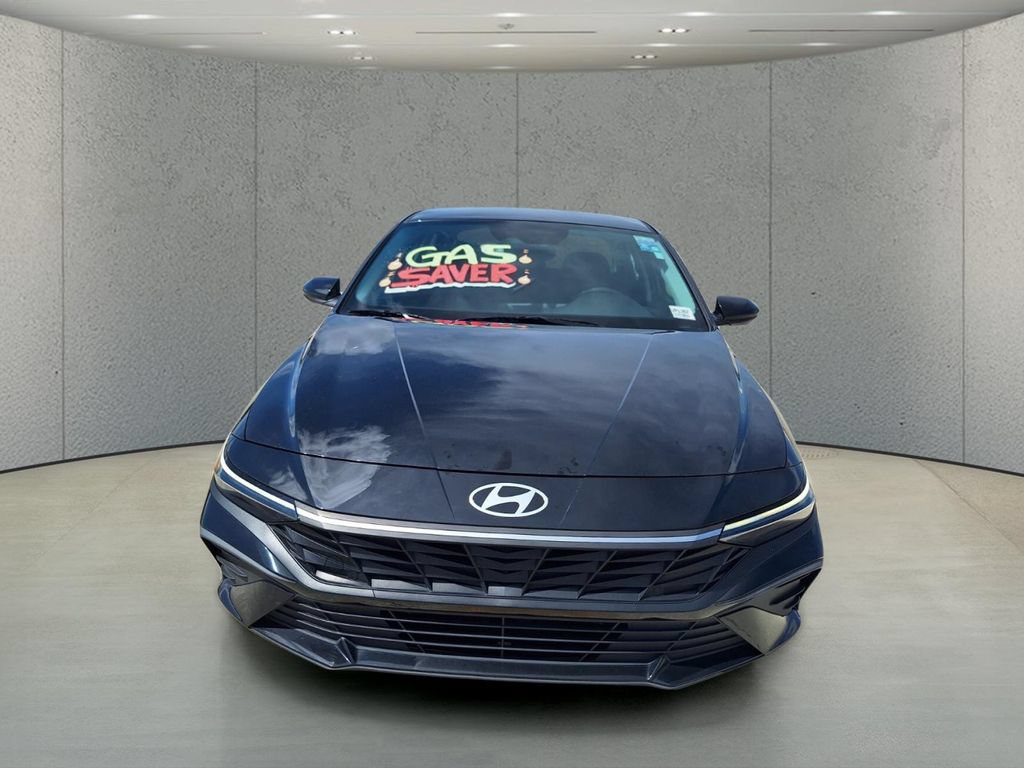 Used 2024 Hyundai Elantra Blue FWD image 8