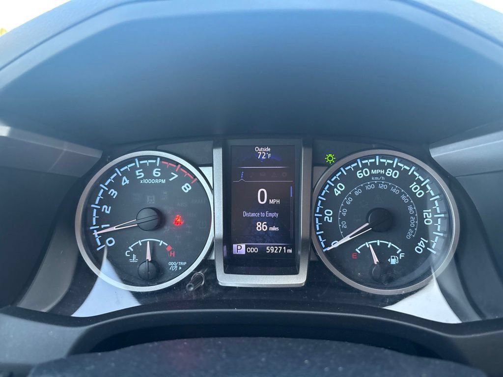Used 2018 Toyota Tacoma SR5 AWD/4WD image 17