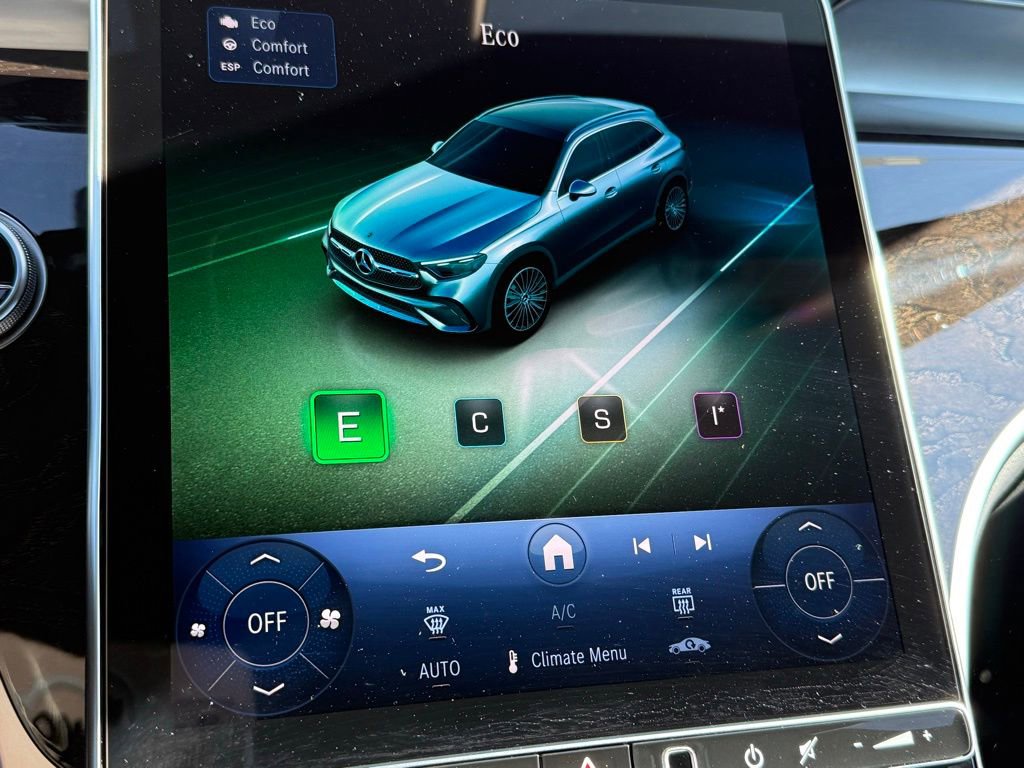 Used 2025 Mercedes-Benz GLC 300 image 8