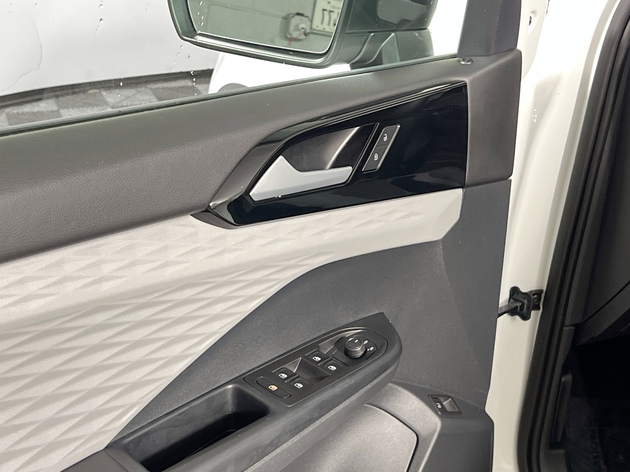 Used 2024 Volkswagen Taos S FWD image 17