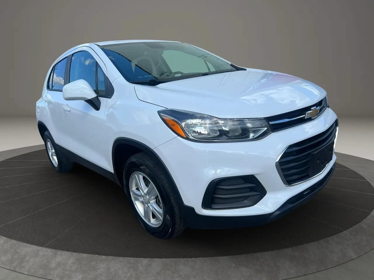 Used 2020 Chevrolet Trax LS w/ Tint and Cruise Package AWD/4WD image 3