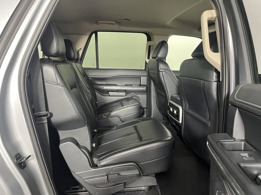Used 2023 Ford Expedition Max XLT image 16