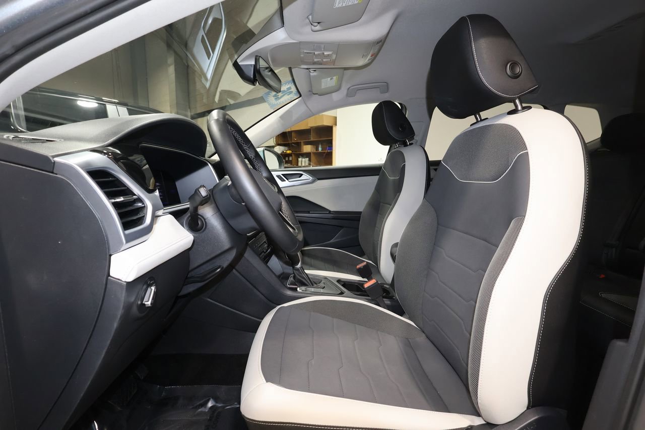 Used 2025 Volkswagen Taos SE image 21