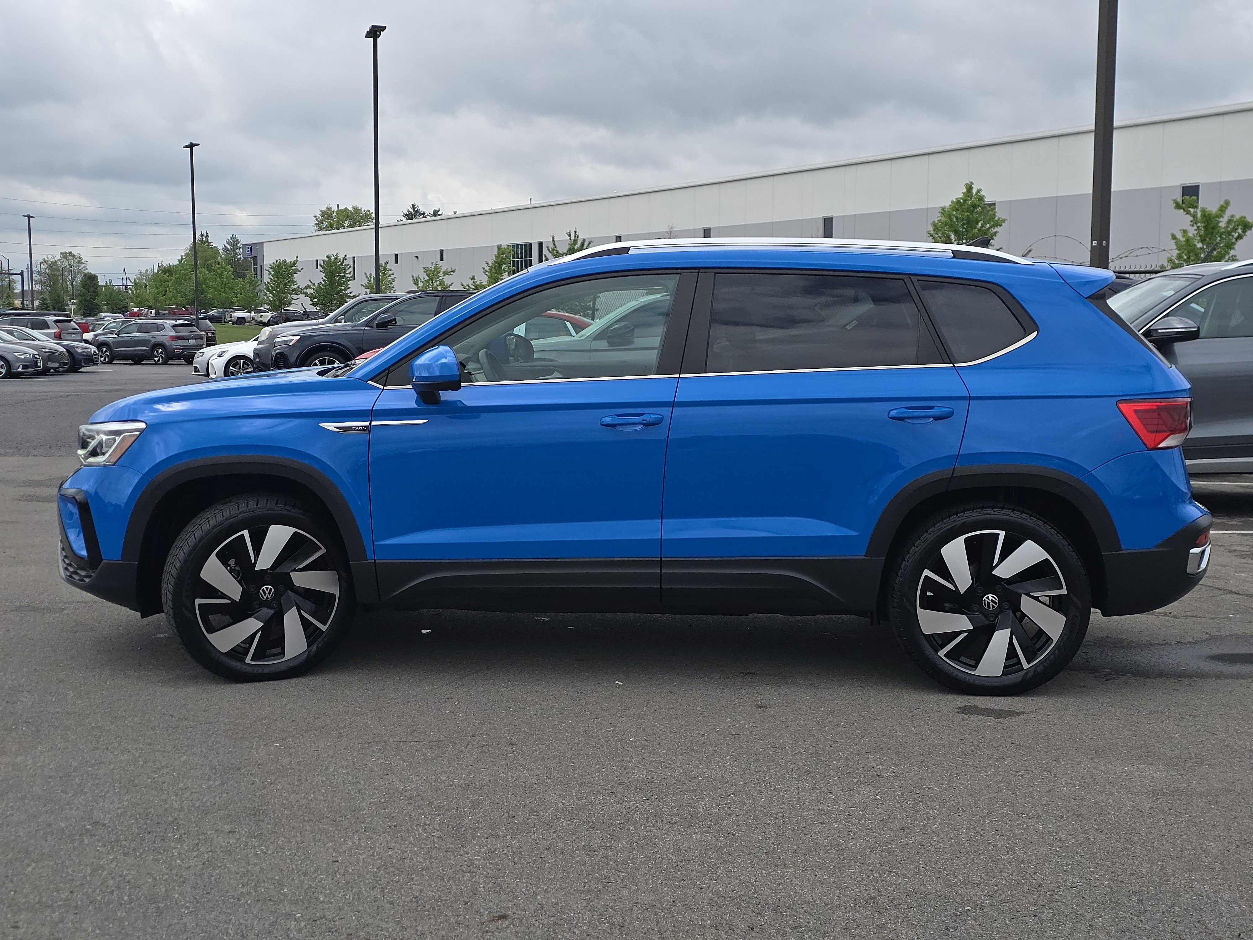 Certified 2023 Volkswagen Taos SEL AWD/4WD image 4