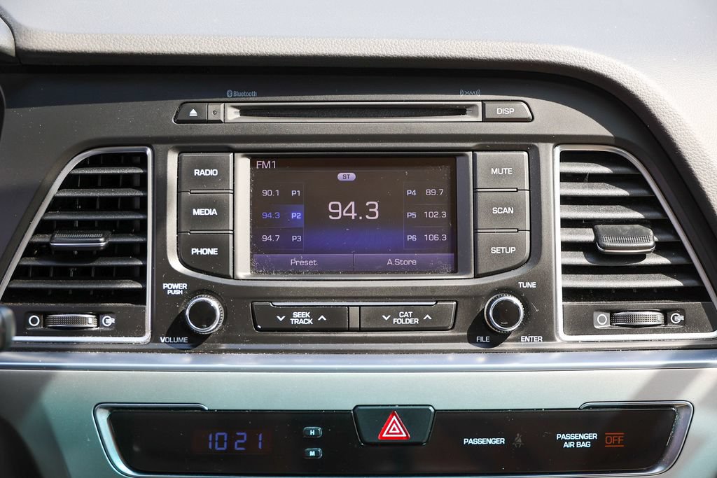 Used 2015 Hyundai Sonata SE w/ Option Group 09 FWD image 10