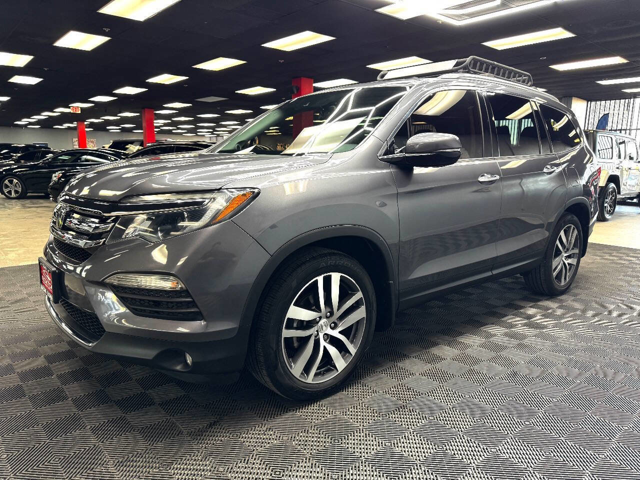 Used 2017 Honda Pilot Touring image 7