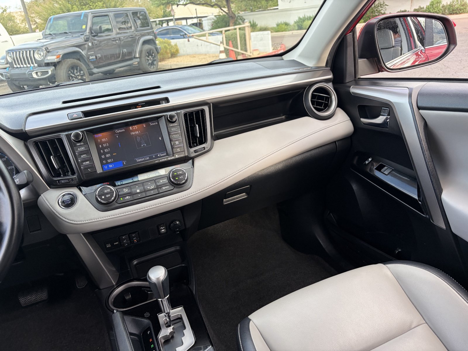 Used 2016 Toyota RAV4 Limited AWD/4WD image 16