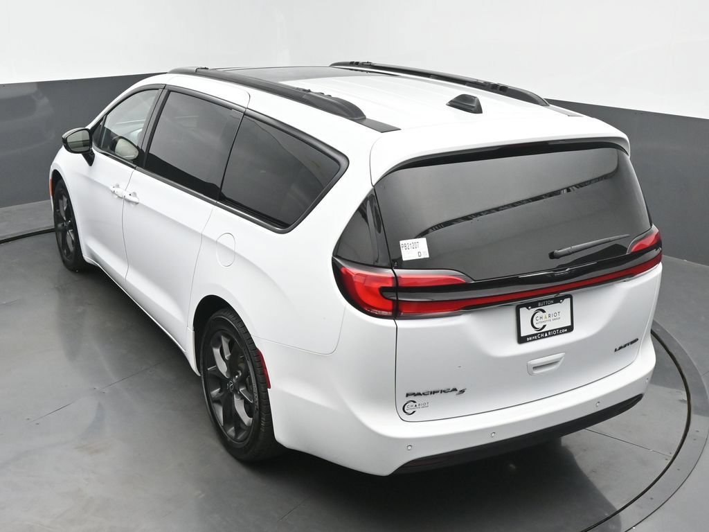 Used 2025 Chrysler Pacifica Limited FWD image 45