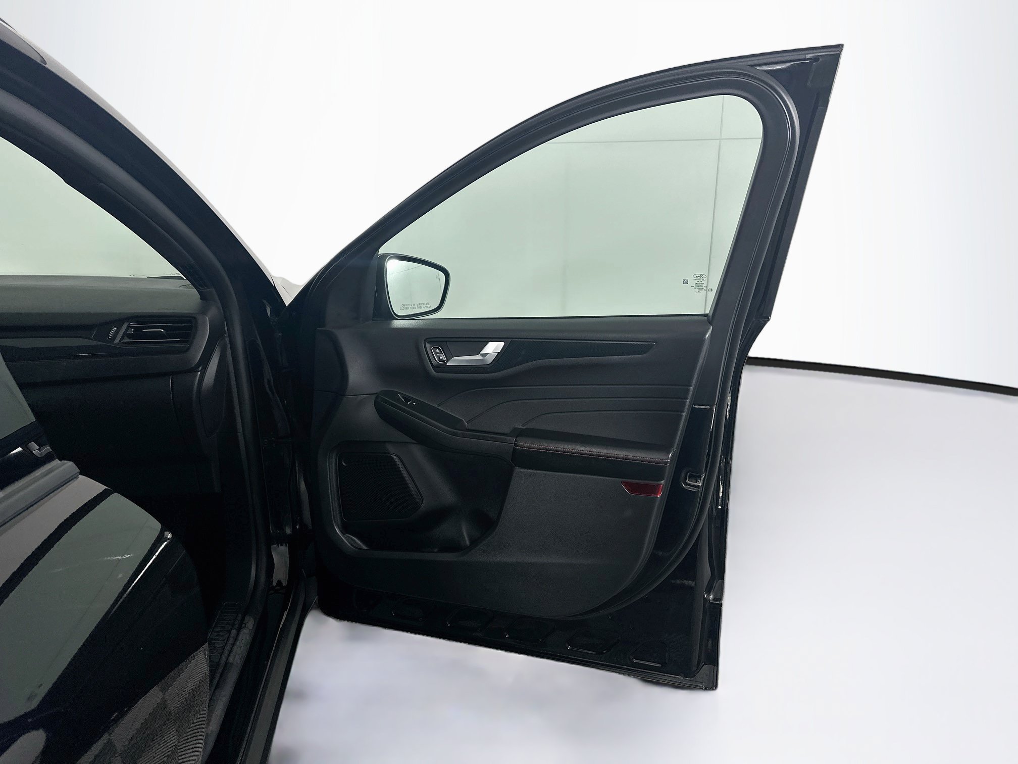 Used 2025 Ford Escape ST-Line FWD image 32
