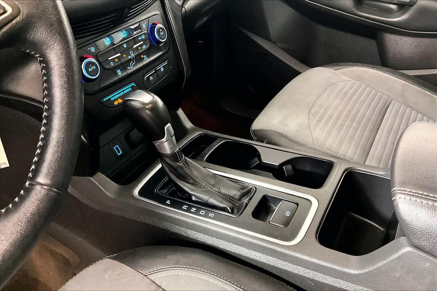 Used 2017 Ford Escape SE w/ Equipment Group 201A FWD image 16