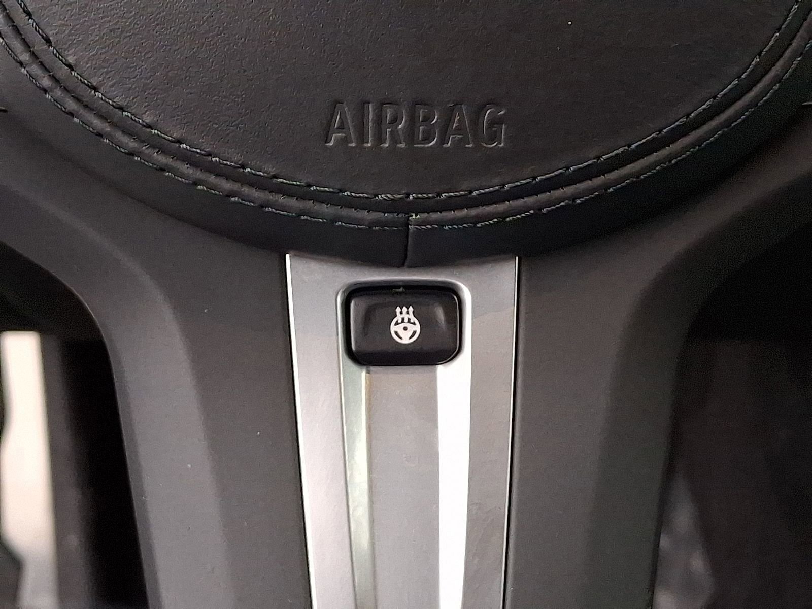 Used 2022 BMW 750i xDrive w/ M Sport Package image 25