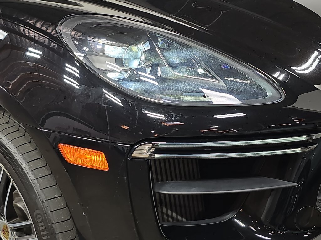Used 2021 Porsche Macan Turbo AWD/4WD image 12