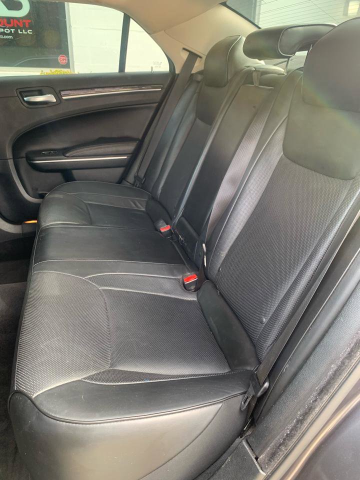 Used 2018 Chrysler 300 Limited RWD image 8