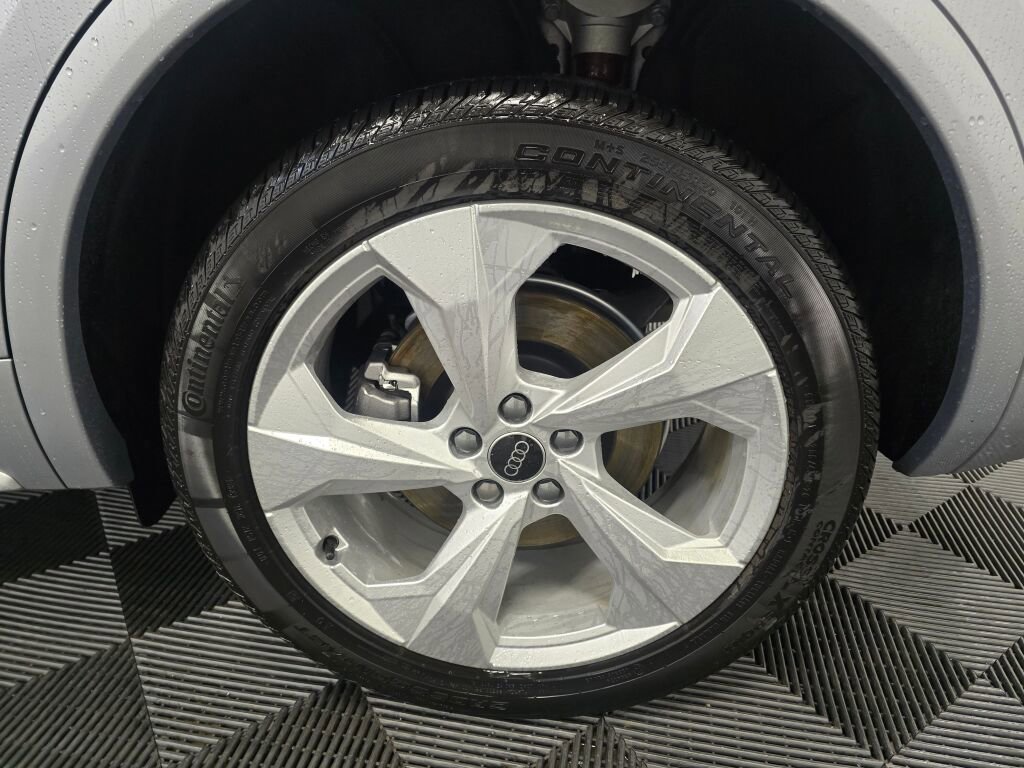 Certified 2025 Audi Q5 2.0T Premium Plus image 22