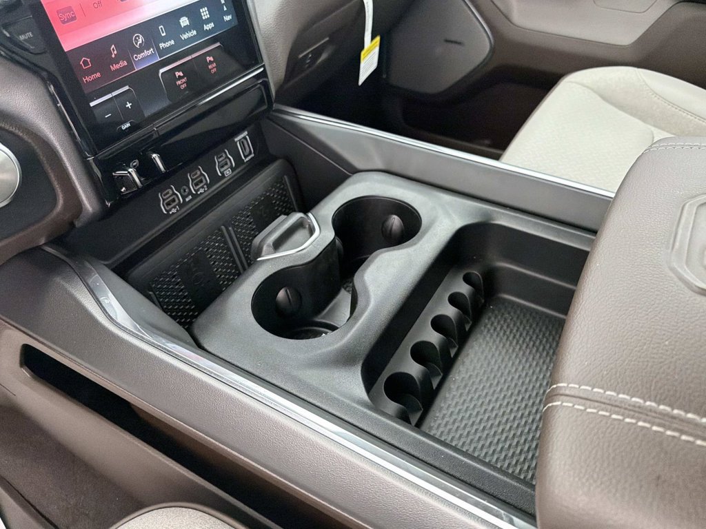 New 2026 RAM 1500 Laramie AWD/4WD image 3