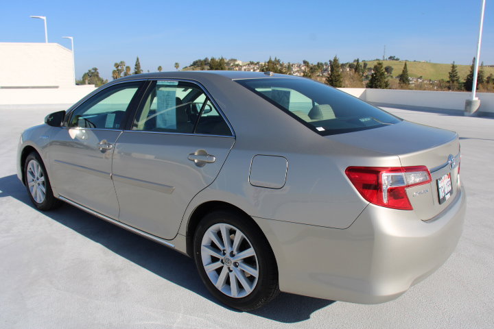 Used 2014 Toyota Camry XLE w/ Leather Package image 5