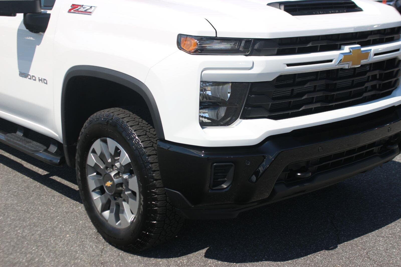 Used 2026 Chevrolet Silverado 2500 Custom w/ Custom Value Package AWD/4WD image 9