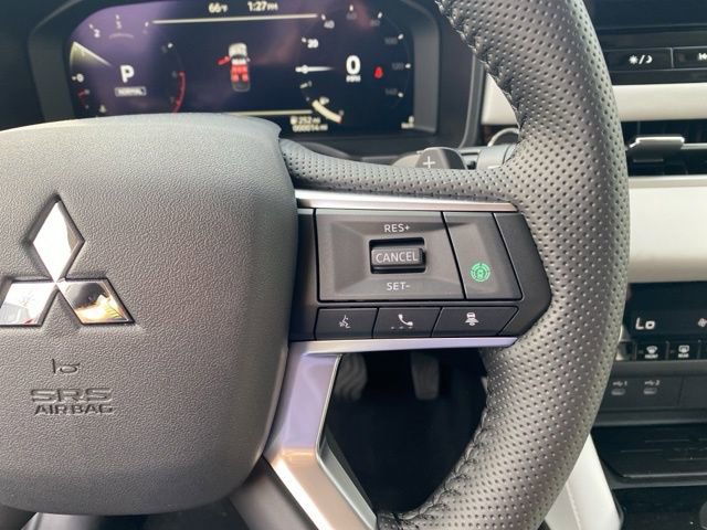 New 2025 Mitsubishi Outlander SE image 23