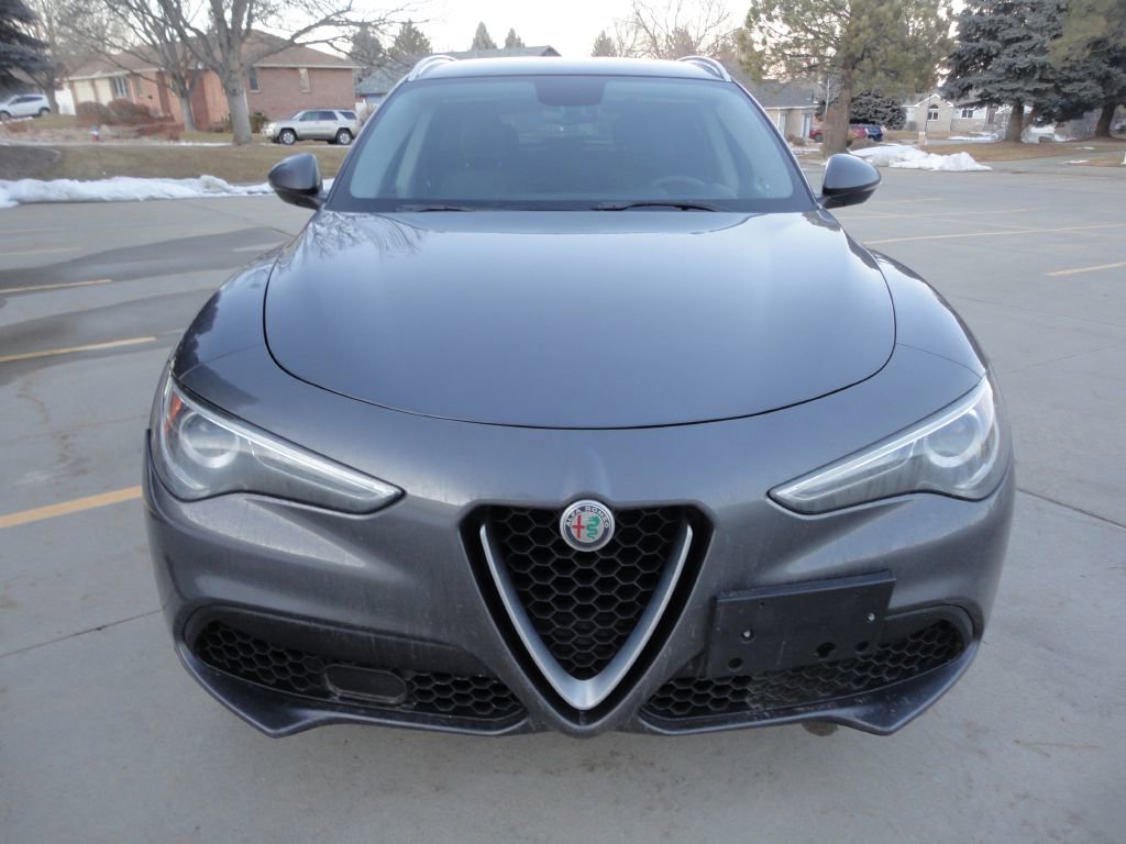 Used 2018 Alfa Romeo Stelvio AWD image 4