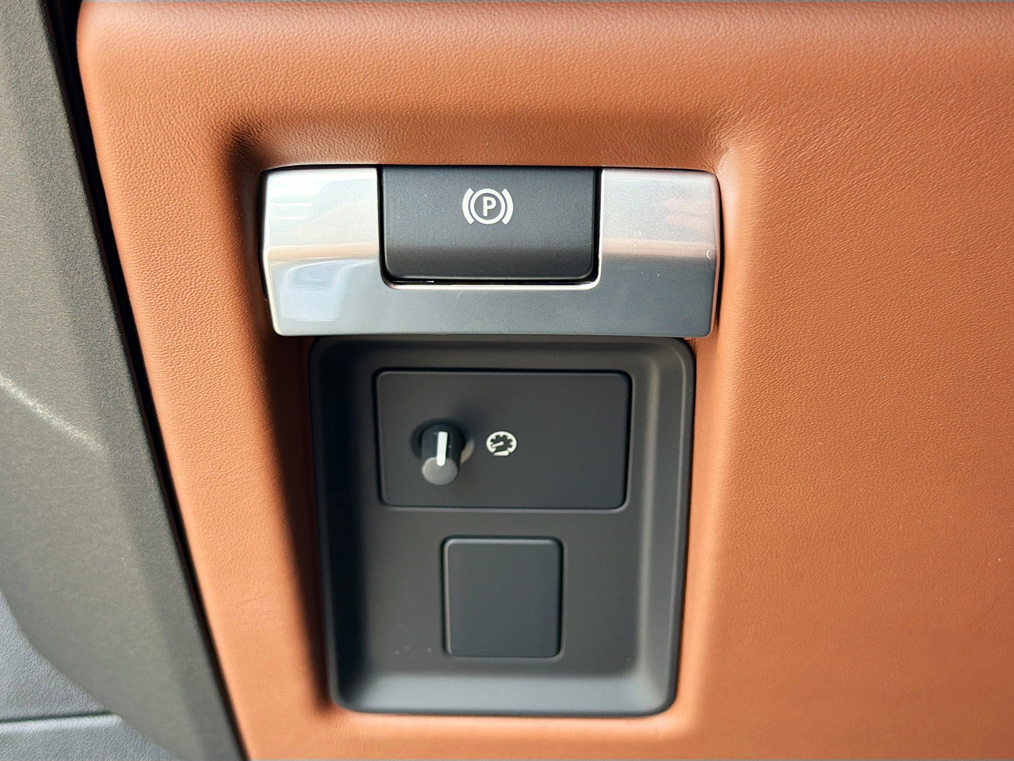 New 2026 Land Rover Defender 110 OCTA image 36