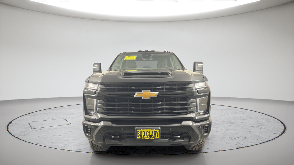 Used 2025 Chevrolet Silverado 2500 Custom w/ Custom Value Package AWD/4WD image 3